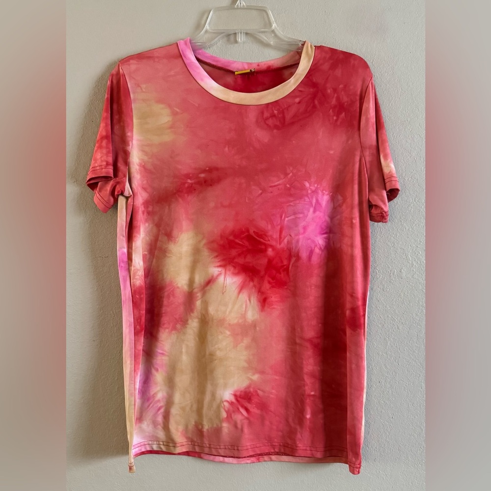 Daisy Women’s Size Medium Short Sleeve Round Neck Red & Yellow Tie Dye T-Shirt